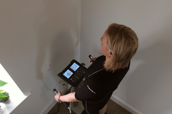 Top-down body composition assessment with client holding bioimpedance handles