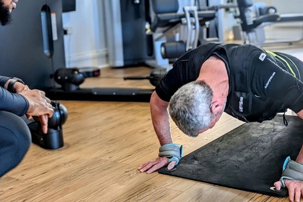 EMS push-up training with coach observing